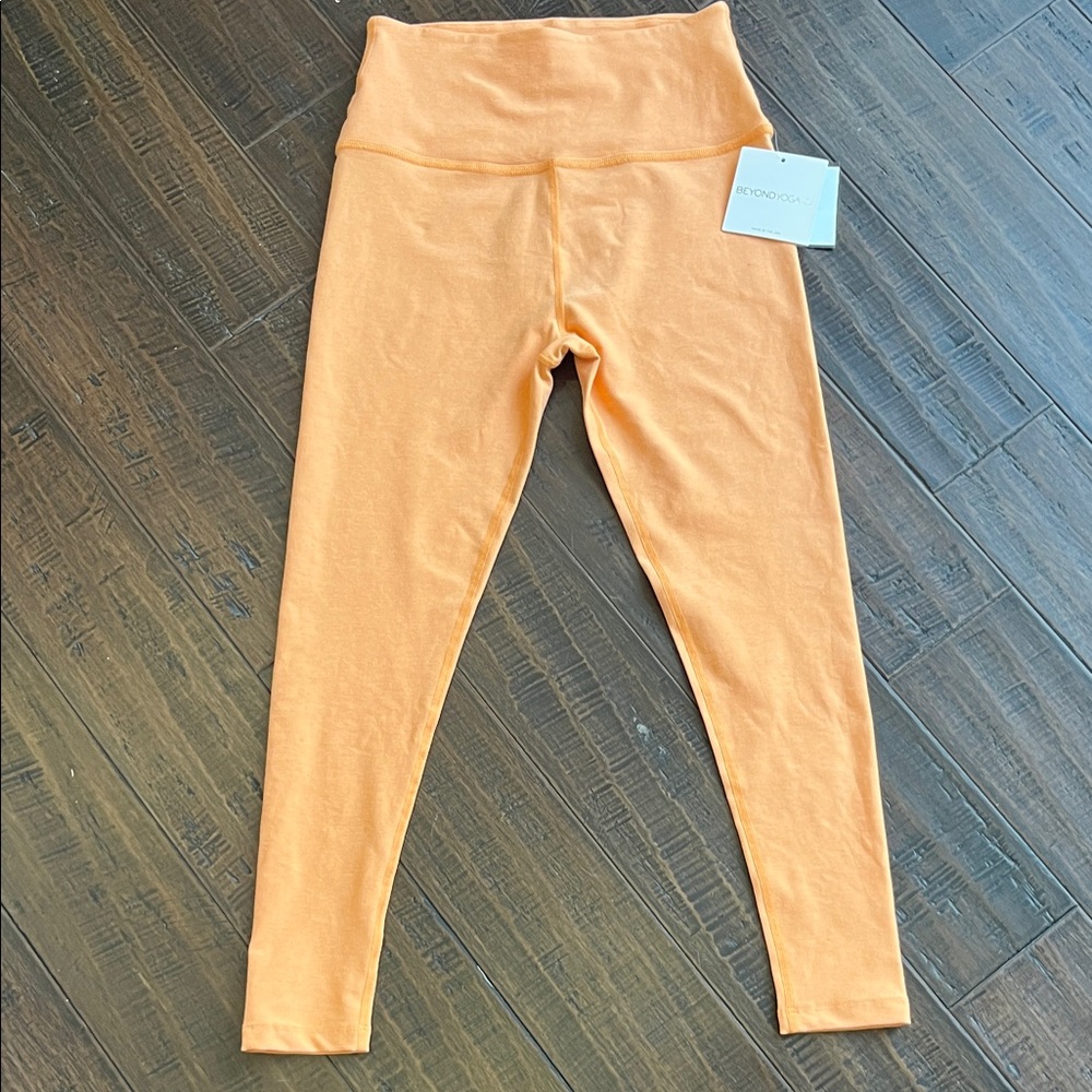 Beyond Yoga High-Waist Leggings in Peach/Apricot